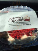 Jozettie's Cupcakes food