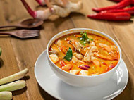 Zia Amanda Tomyam food