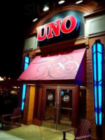 Uno Chicago Grill inside