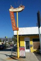 Larry's Chili Dog outside