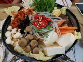 The Boneless Kitchen Wú Gǔ Chú Fáng food
