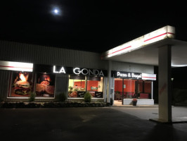 La Gonda outside