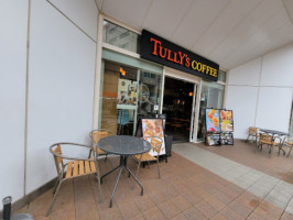 Tully's Coffee inside
