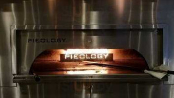 Pieology Pizzeria inside
