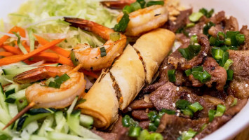 Xinhxinh Vietnamese Bistro food
