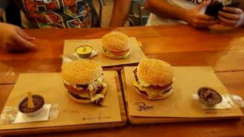 Porpino Burger food