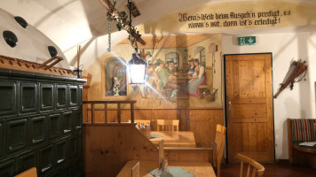 Restaurant-Pizzeria-Bar-Pub Platzlstub'n Trichterl inside