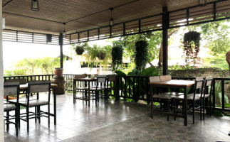 Meesuk Cafe inside