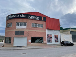 Museo Del Jamon outside