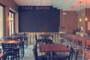 Free House American Eatery Pub food