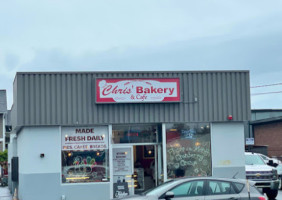 Chris’ Bakery outside