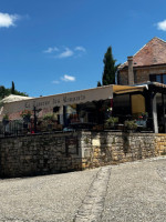 La Taverne Des Remparts outside