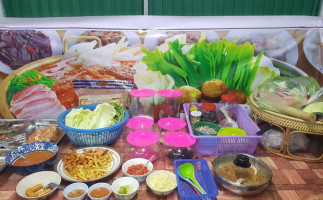 สุนีหมูกะทะบุฟเฟ่ต์ล้านนา food