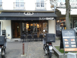 Sushi Shop outside