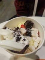 Yogurtland food