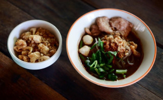 ณัธก๋วยเตี๋ยวเรือ food