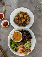 Four Sisters Taste Of Vietnam food