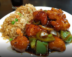 Charlie Chow's Dragon Grill food