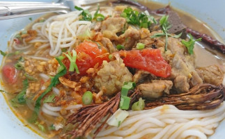Khao Soi Samerjai food