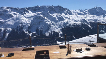 Alpina Restaurant Skihütte outside