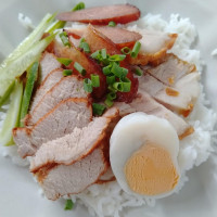 ข้าวหมูแดง หอยทอด เจ๊หม่าว food