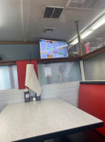 Hi-fi Burgershop inside