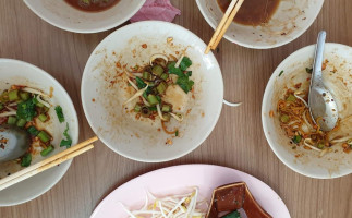 ก๋วยเตี๋ยวเรือถูกปาก สาขากุมภวาปี food