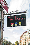 Tre Indier inside