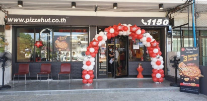 Pizza Hut 1150 Phetchabun พิซซ่าฮัท สาขาเพชรบูรณ์ outside