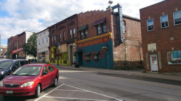 Captain Ken's Diner outside