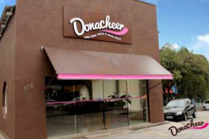 Donacheer Smash Burger outside