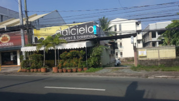 Dalcielo Bakeshop outside