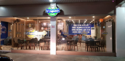 Le Donna Café inside
