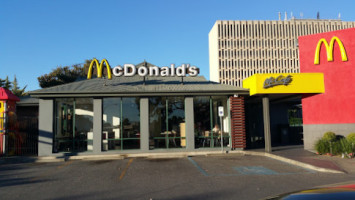 Mcdonald's Family Restaurants outside