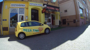 Pizzeria Tina outside