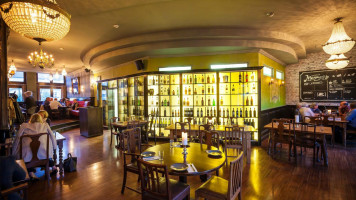 Hudson's - Metropolitan Bar & Dining food