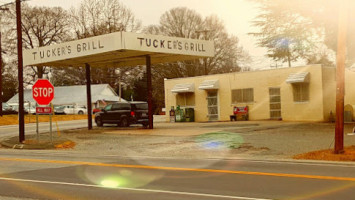 Tucker's Grill outside