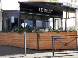 Le Bluet outside