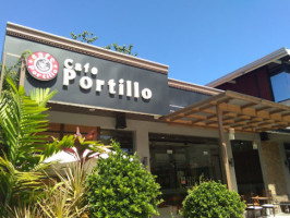 Cafe Portillo outside