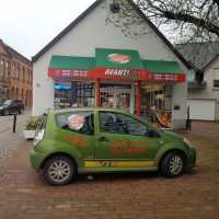 Avanti Pizza Damme outside