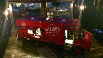 Delfino’s Chicago Style Pizza Truck outside