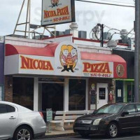 Nicola Pizza. outside