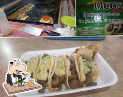Wichos Tacos food