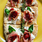 Etna Pizza Ii food