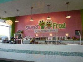 Sweet Frog outside