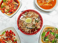 Dalila Tomyam Kak Za Mee Celup) food