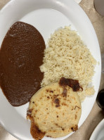 Pupusería Salvadoreña food