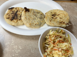 Pupusería Salvadoreña food