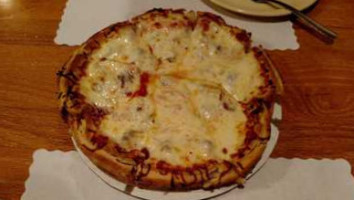 Maurizio's Pizza North food
