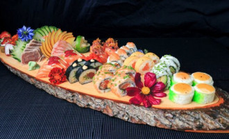 Daiya Cocktail Sushi food